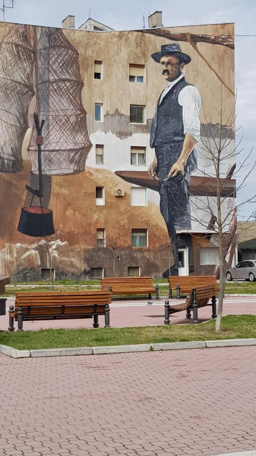 Citys Apartment Апатин Екстериор снимка