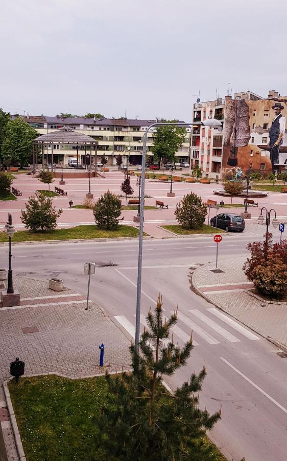 Citys Apartment Апатин Екстериор снимка