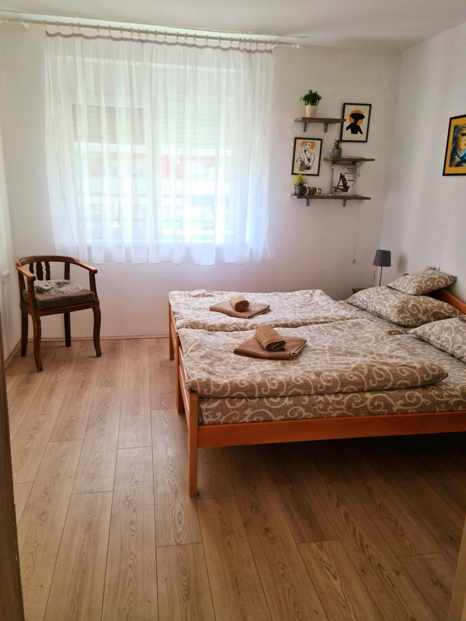 Citys Apartment Апатин Екстериор снимка