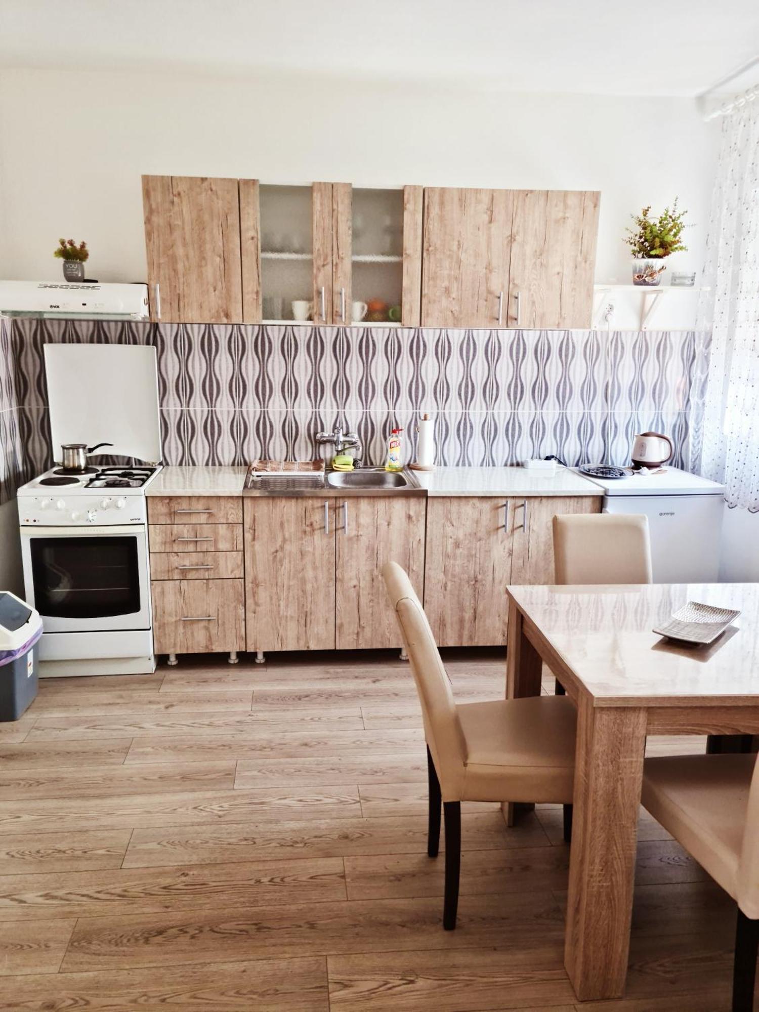 Citys Apartment Апатин Екстериор снимка